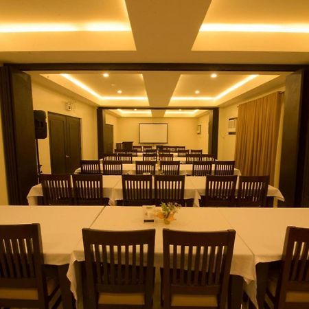 Infinity Suites Davao City Buitenkant foto