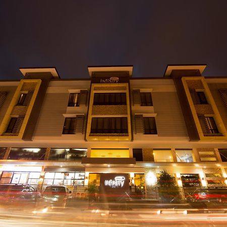 Infinity Suites Davao City Buitenkant foto