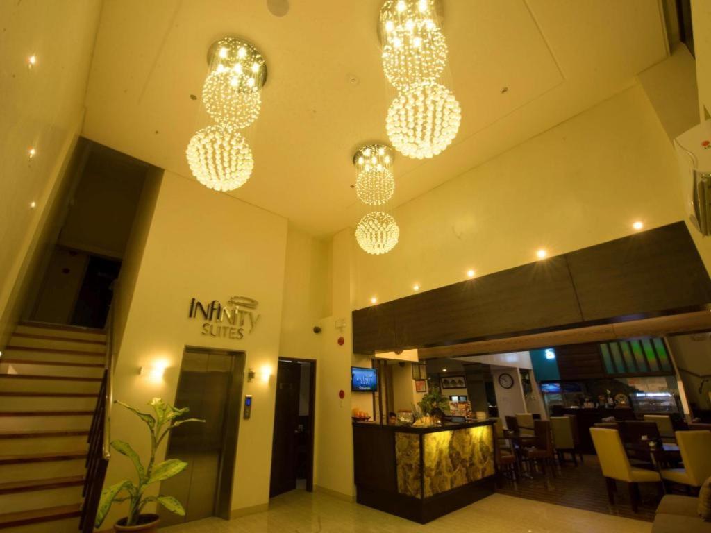 Infinity Suites Davao City Buitenkant foto