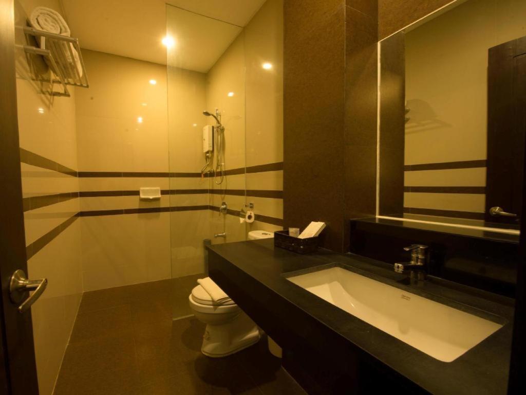 Infinity Suites Davao City Buitenkant foto