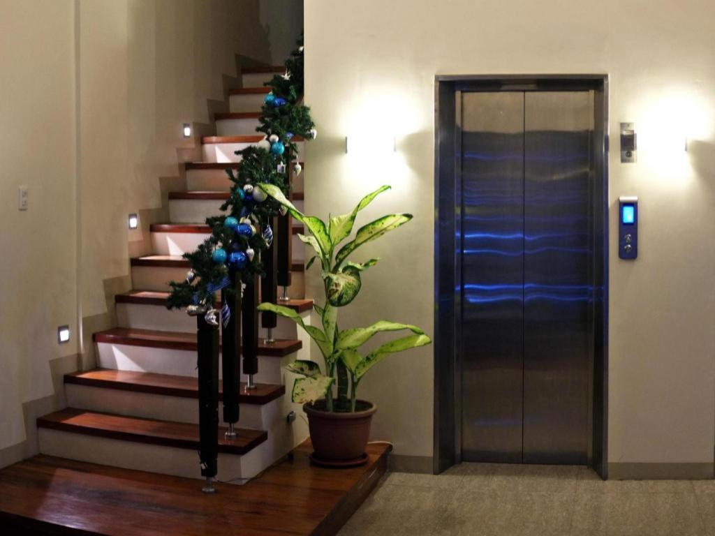 Infinity Suites Davao City Buitenkant foto
