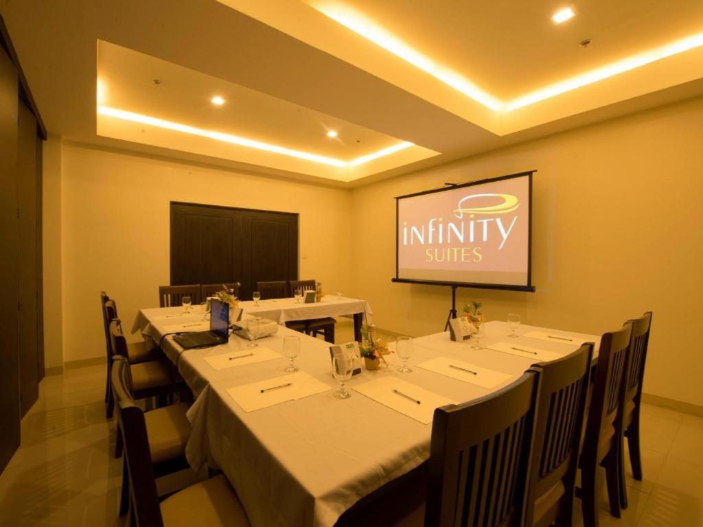 Infinity Suites Davao City Buitenkant foto