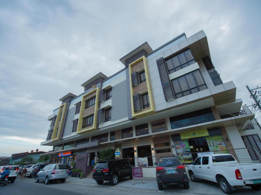 Infinity Suites Davao City Buitenkant foto