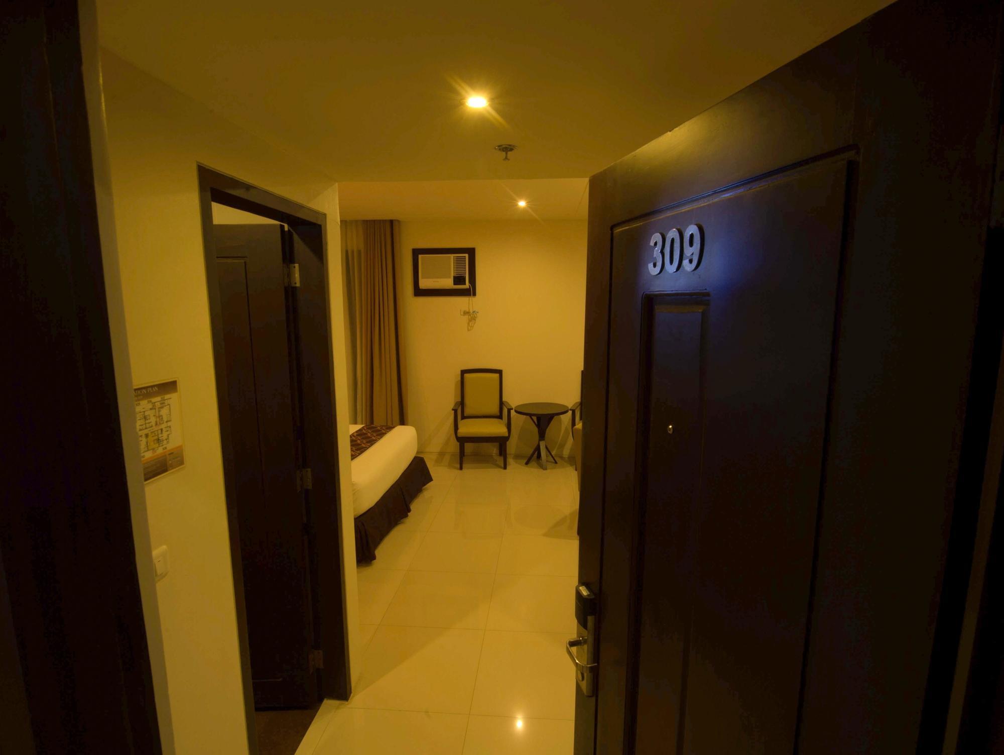 Infinity Suites Davao City Buitenkant foto