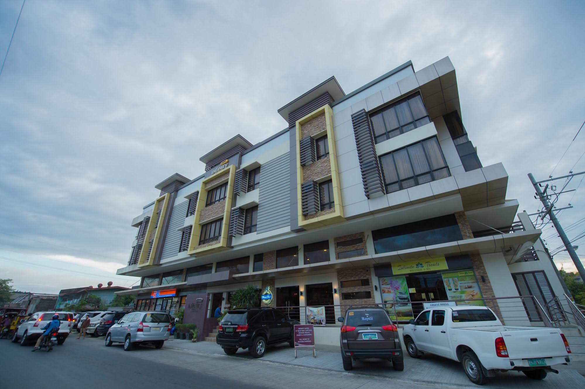 Infinity Suites Davao City Buitenkant foto