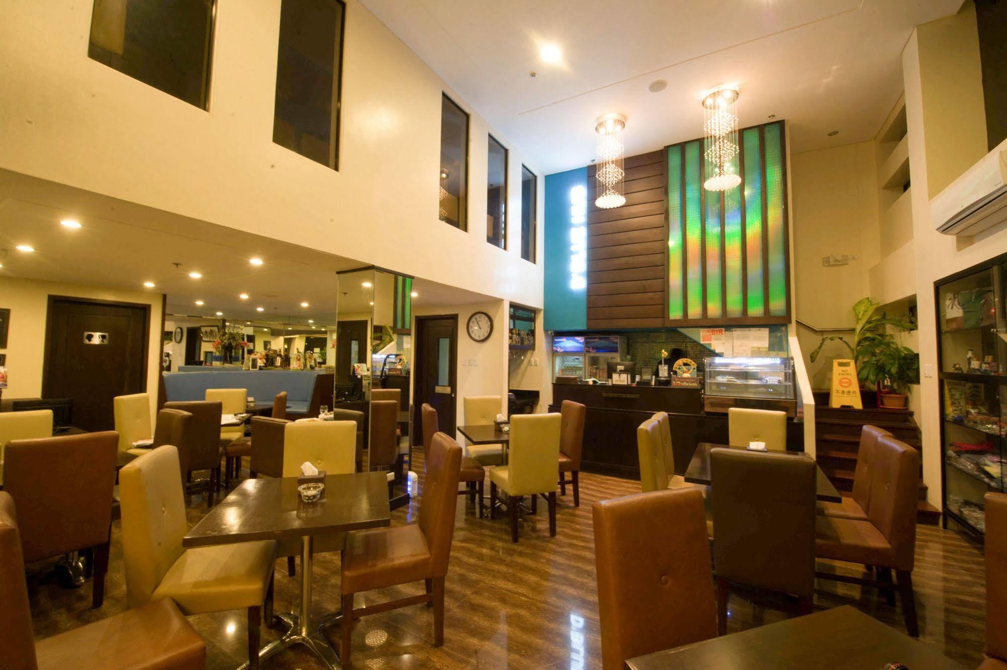 Infinity Suites Davao City Buitenkant foto
