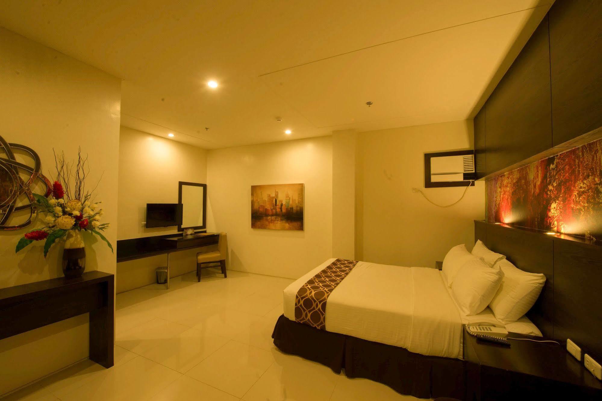 Infinity Suites Davao City Buitenkant foto