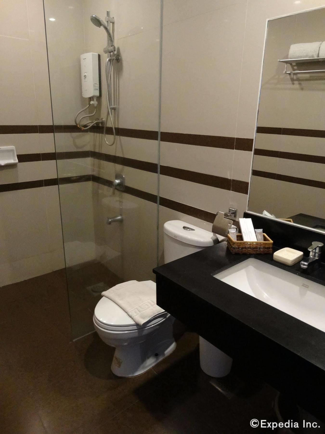 Infinity Suites Davao City Buitenkant foto