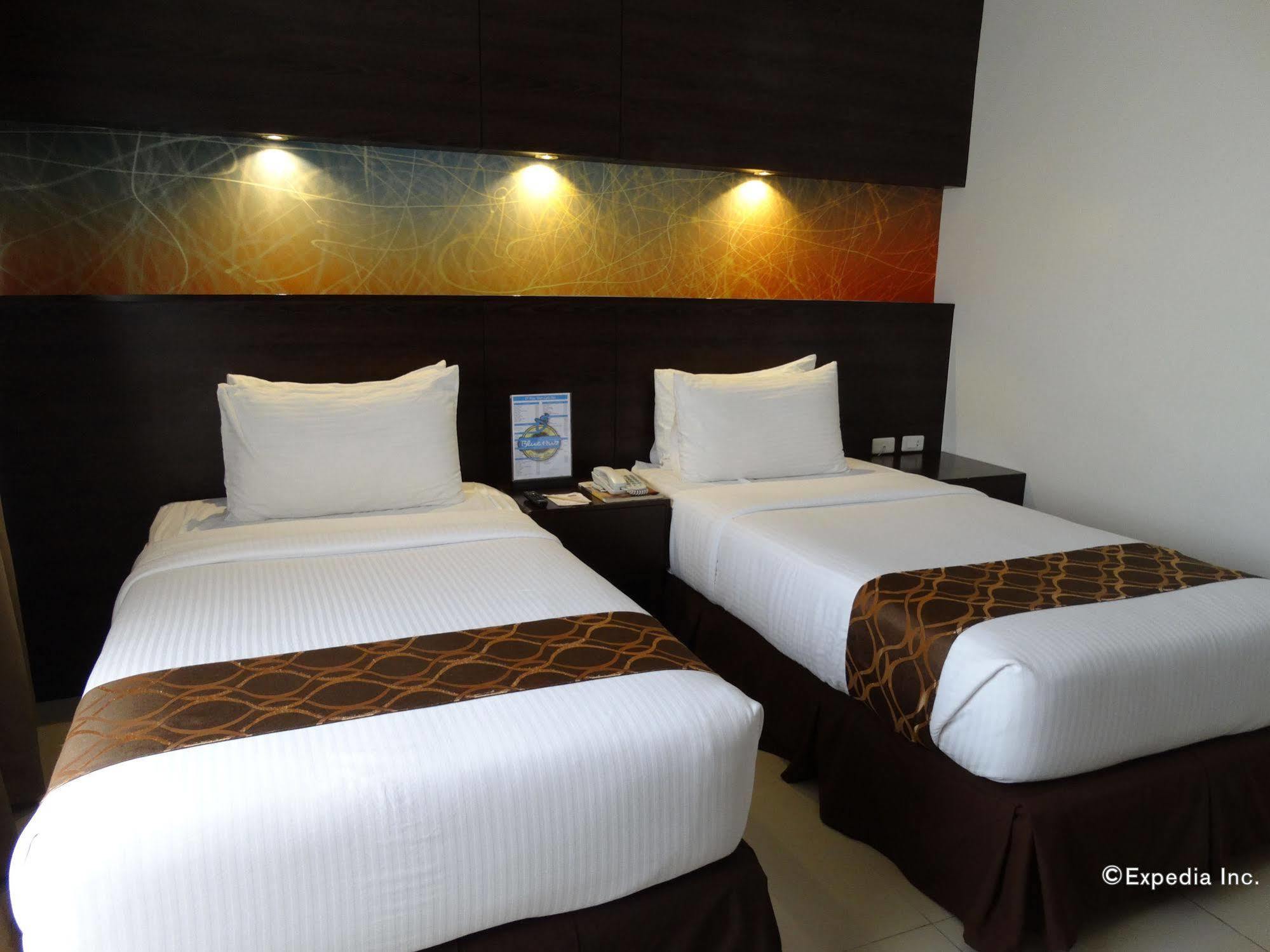 Infinity Suites Davao City Buitenkant foto