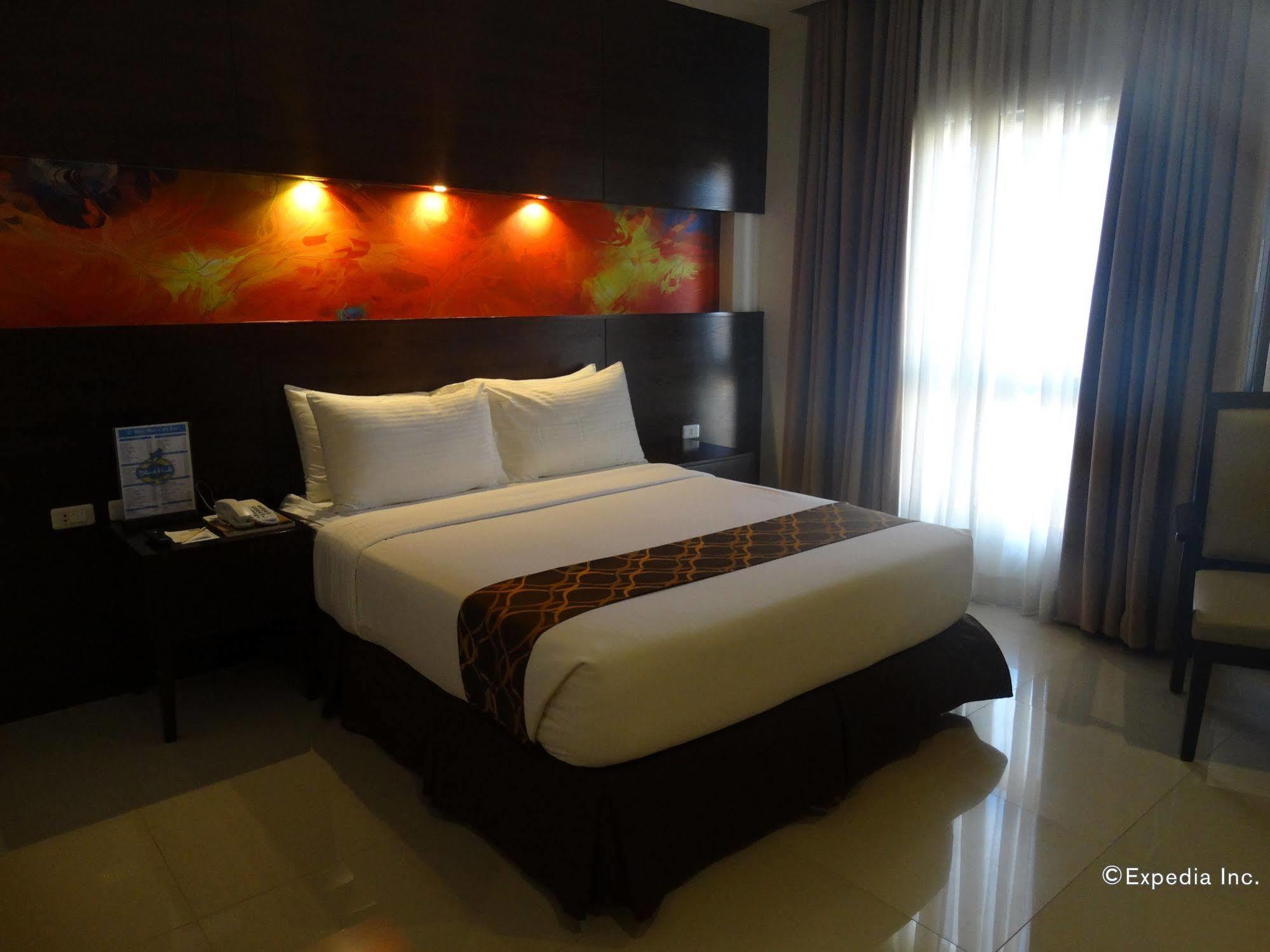 Infinity Suites Davao City Buitenkant foto