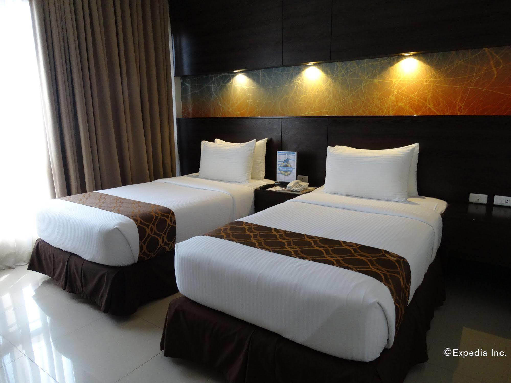 Infinity Suites Davao City Buitenkant foto