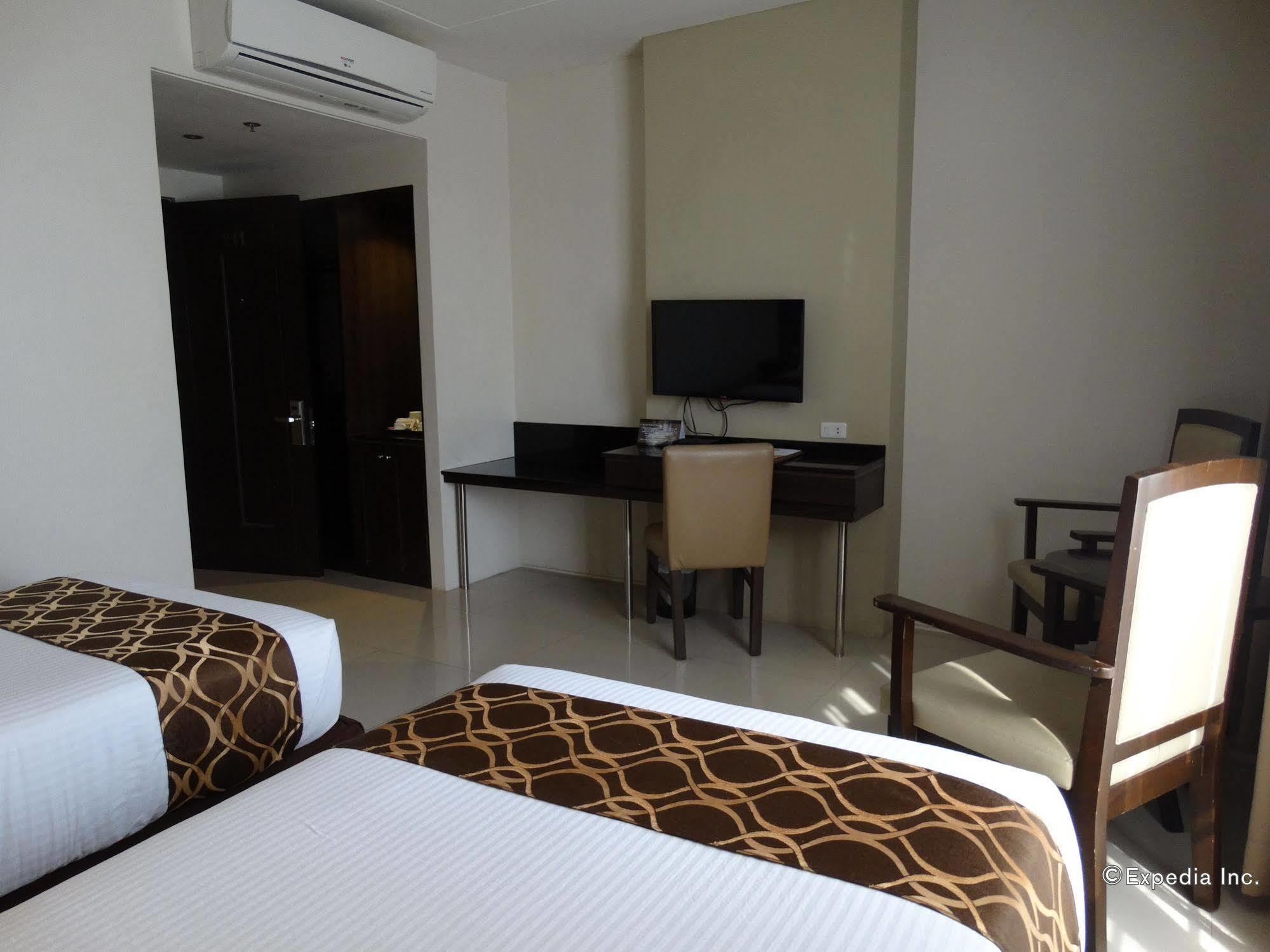 Infinity Suites Davao City Buitenkant foto