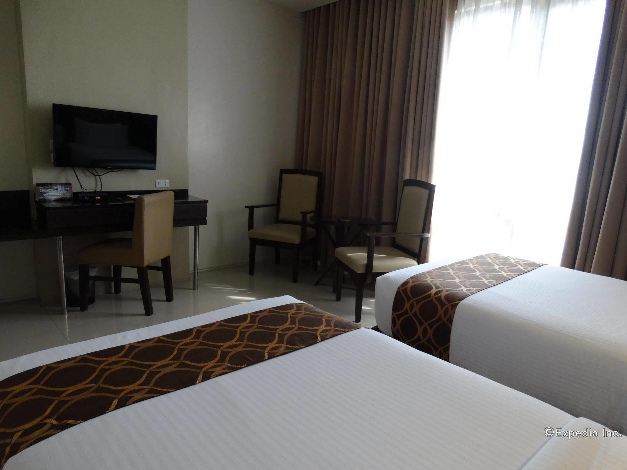 Infinity Suites Davao City Buitenkant foto