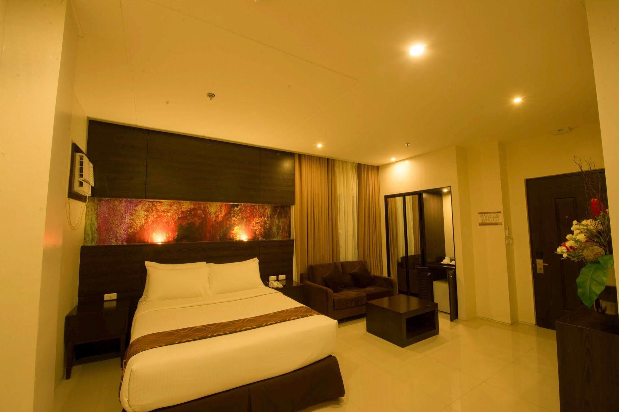 Infinity Suites Davao City Buitenkant foto