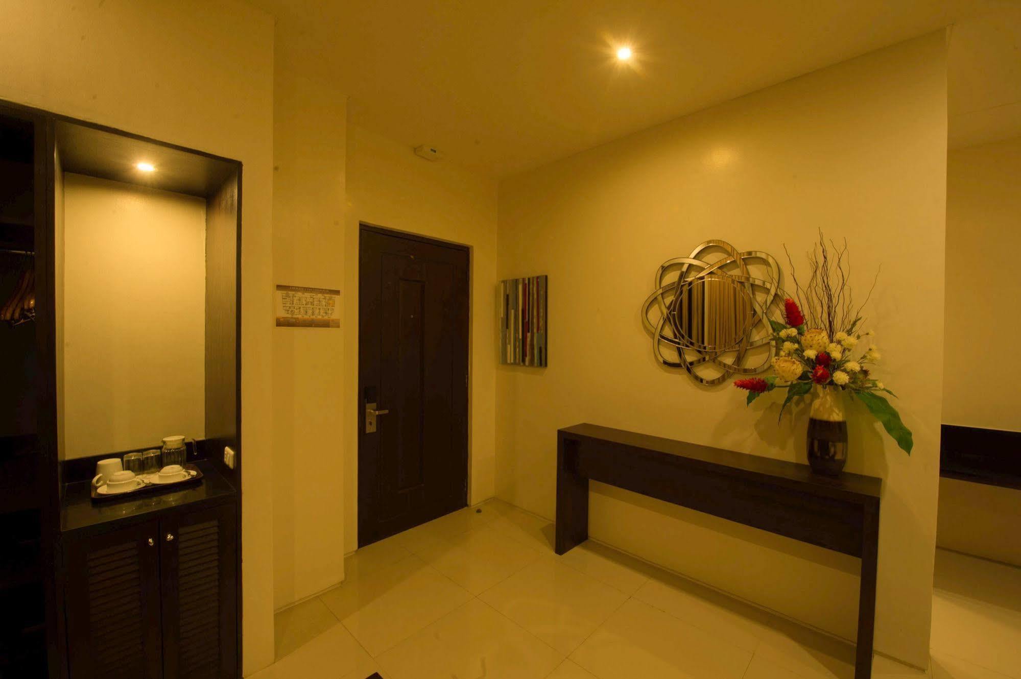 Infinity Suites Davao City Buitenkant foto