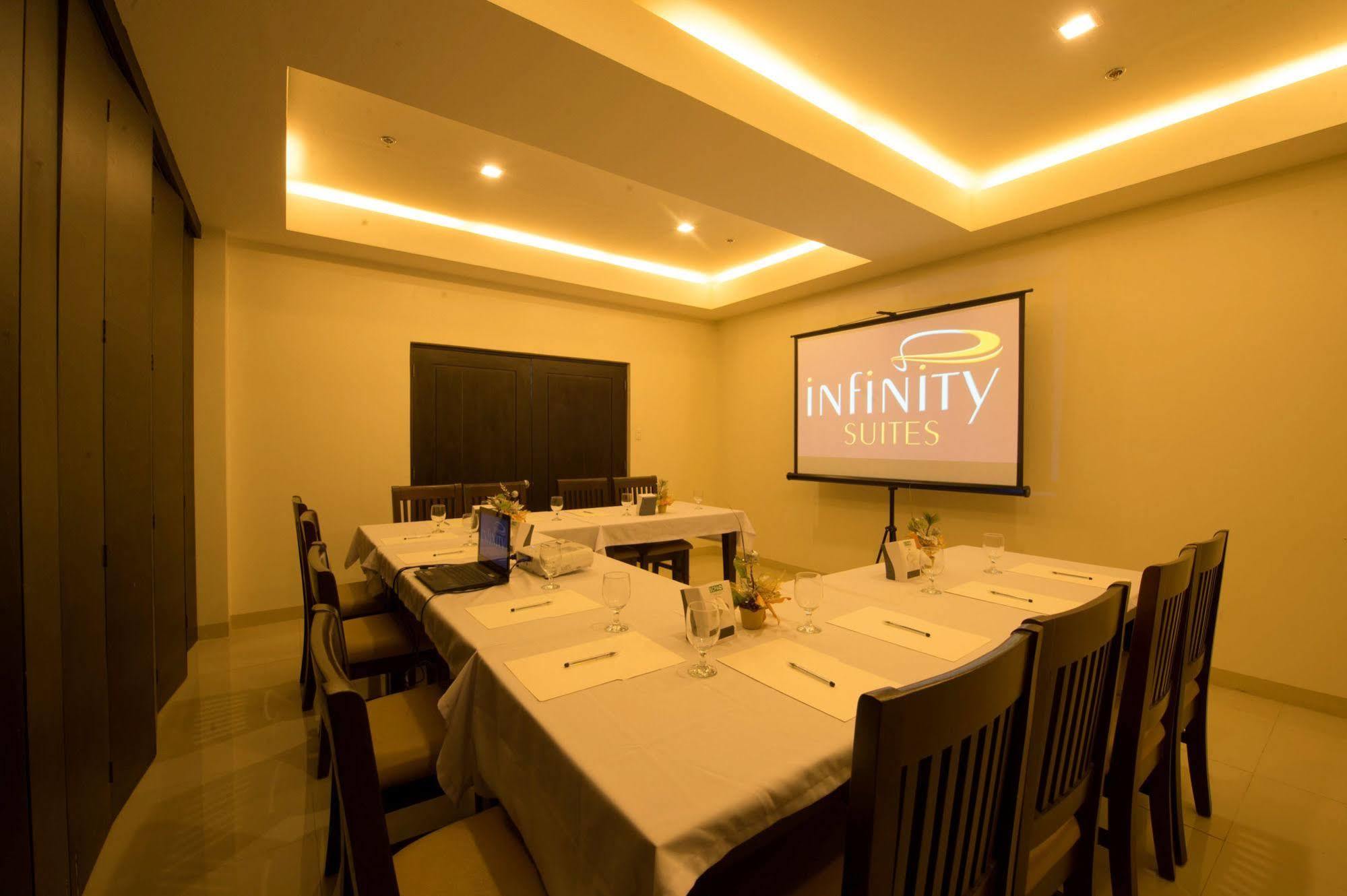 Infinity Suites Davao City Buitenkant foto