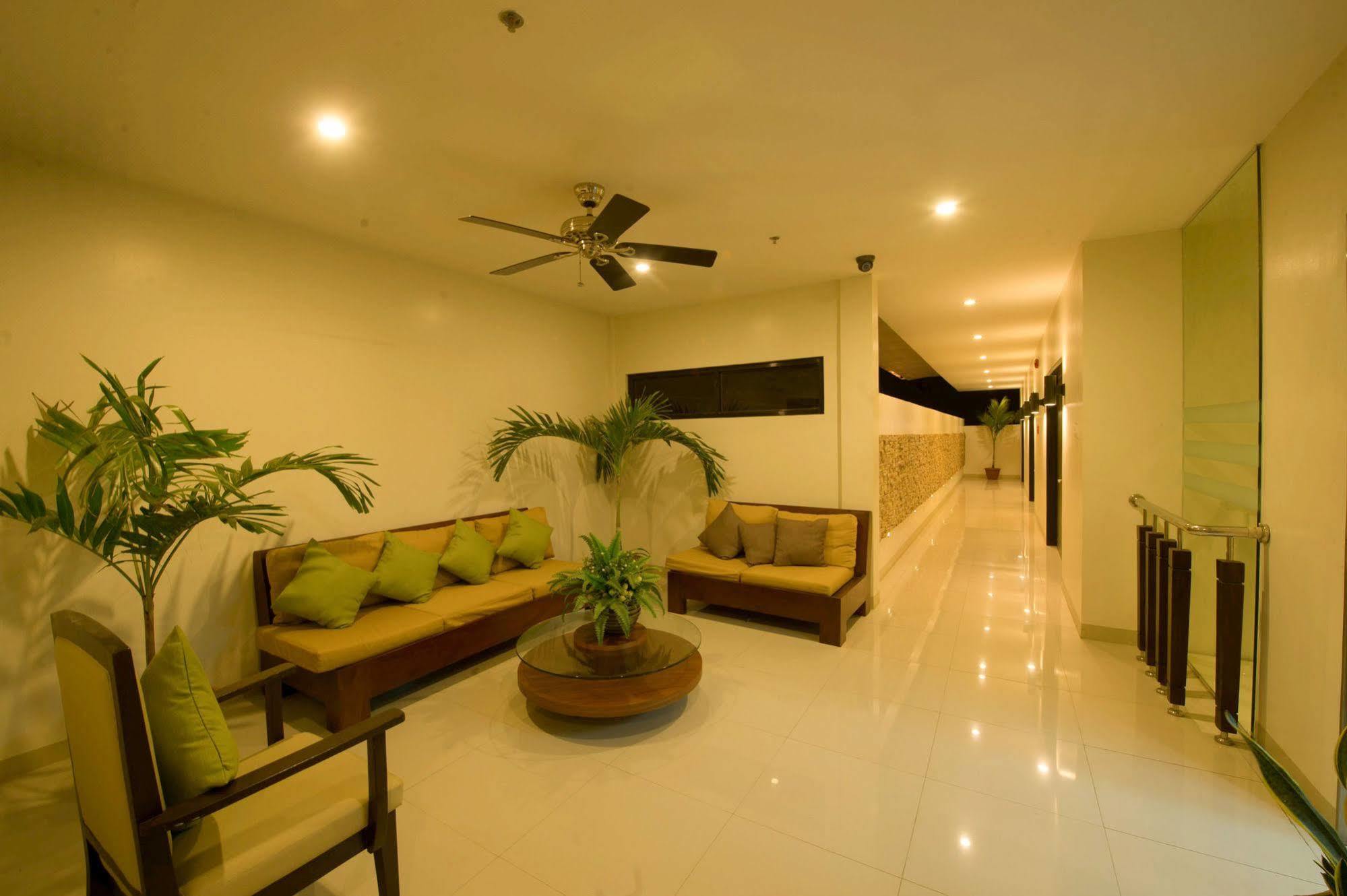 Infinity Suites Davao City Buitenkant foto