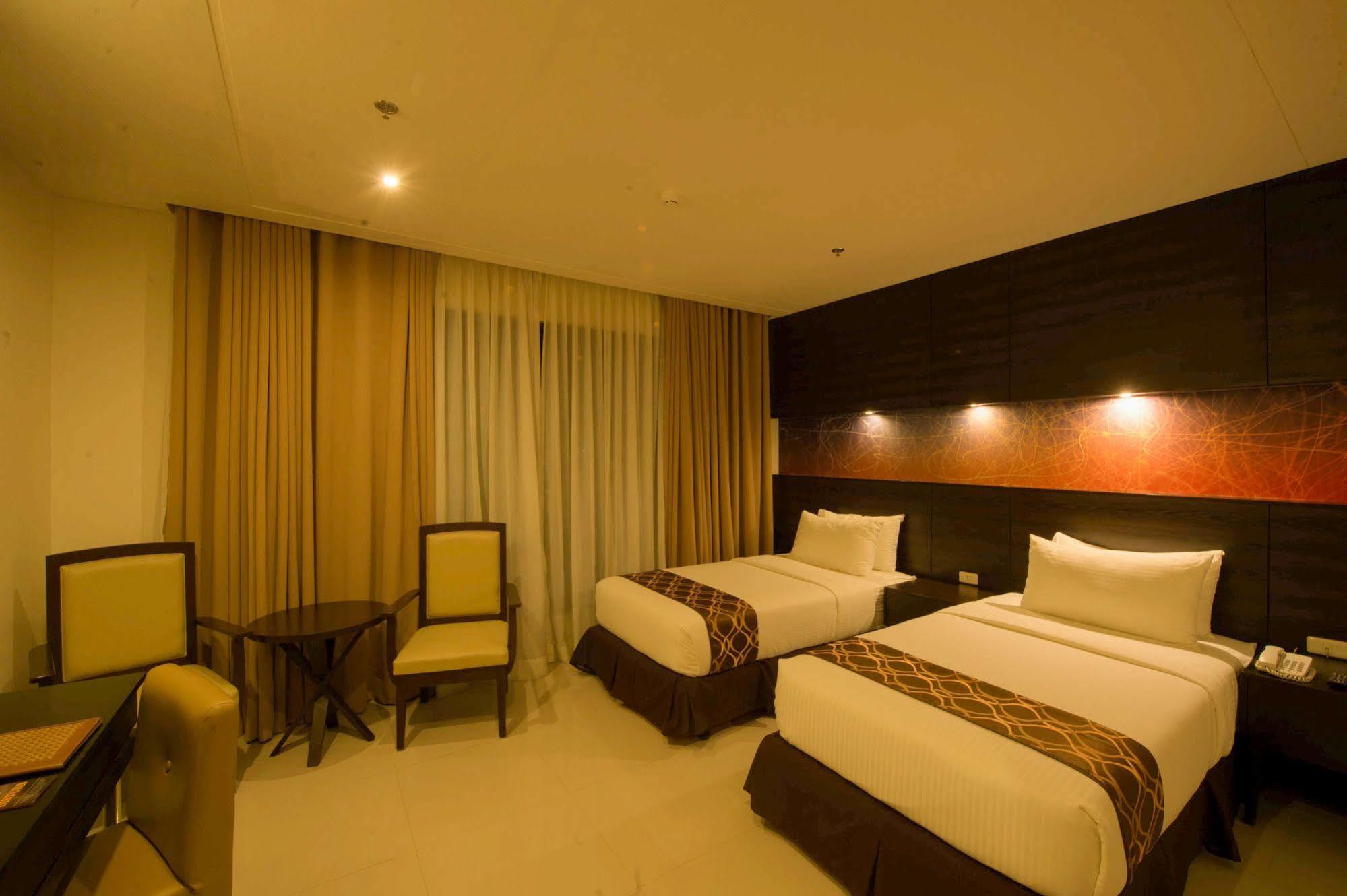 Infinity Suites Davao City Buitenkant foto