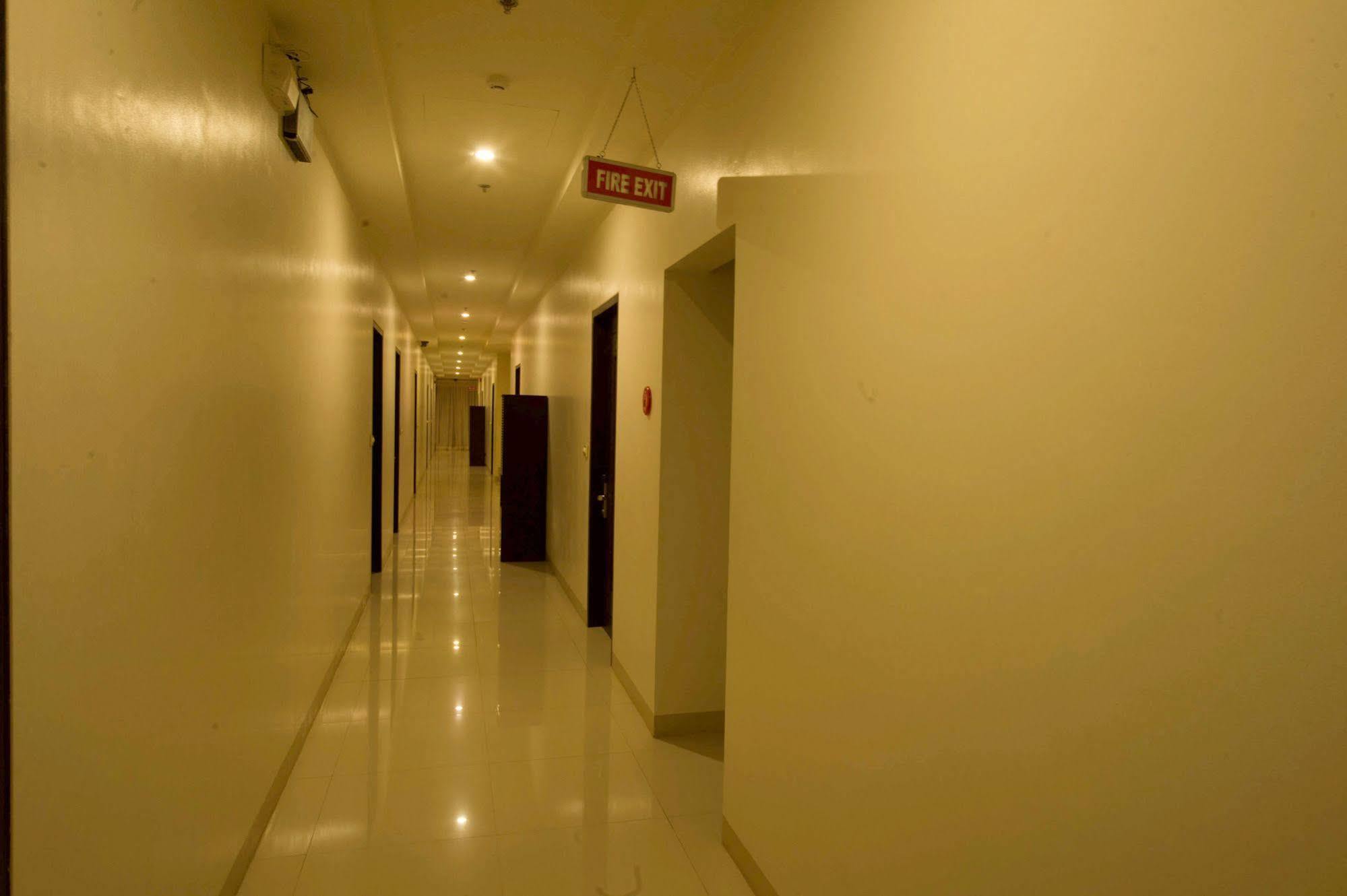 Infinity Suites Davao City Buitenkant foto